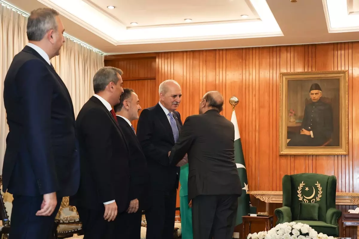 tbmm baskani numan kurtulmus pakistanda uclu parlamento toplantisina katildi Sen87eae.jpg